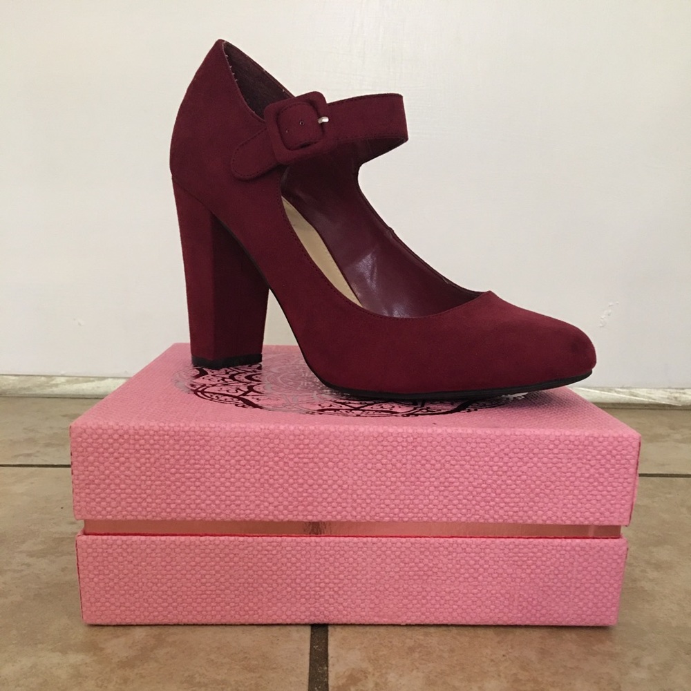 Forever 21  burgundy chunky heel size 10